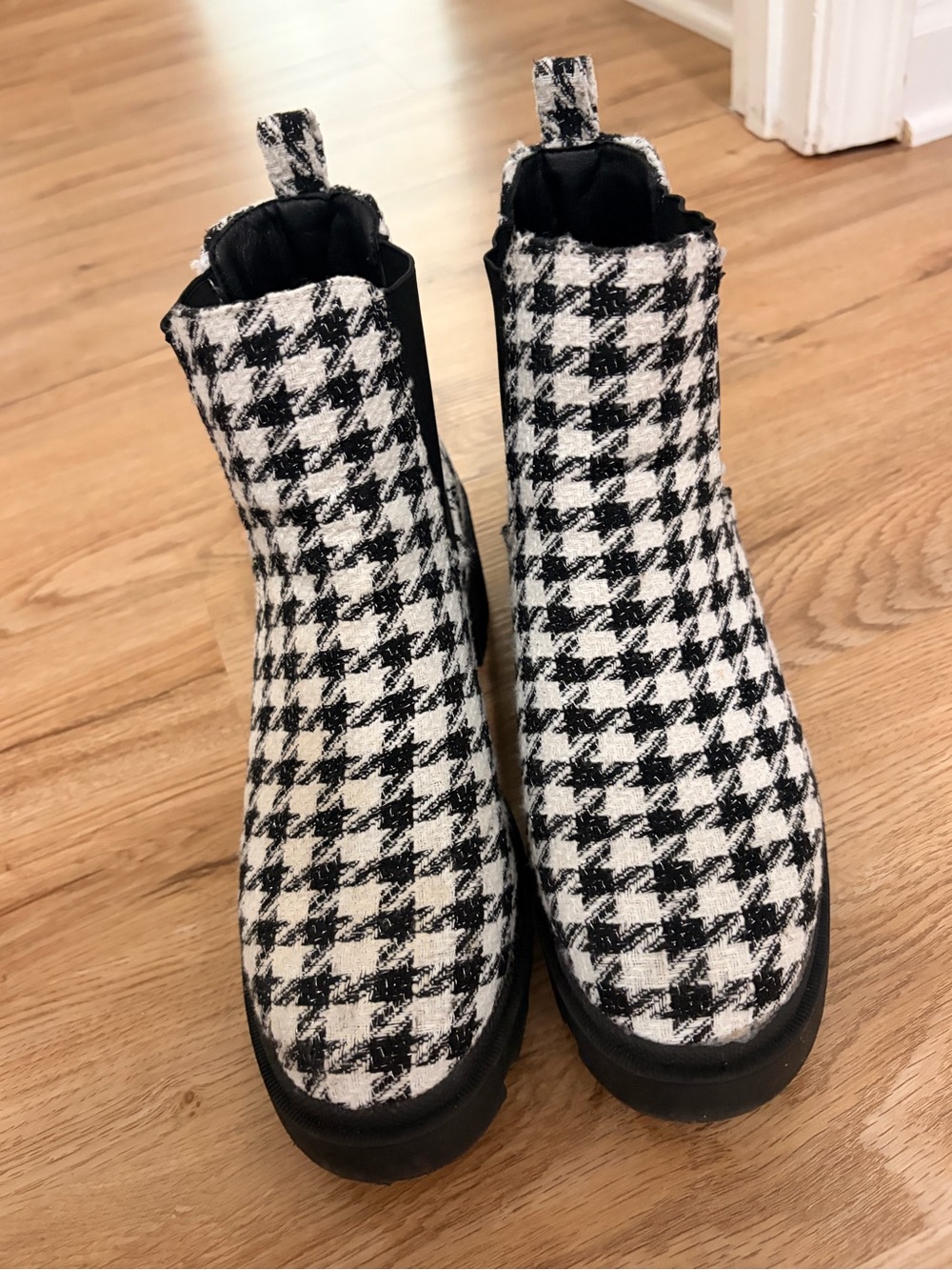 Black & White Houndstooth Chelsea Ankle Boots